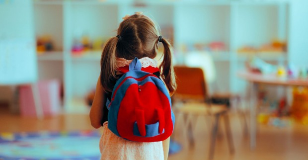 Kind im Kindergarten | Credit: iStock.com/nicoletaionescu