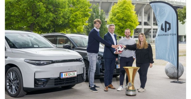 v.l.n.r.:  Christoph Neuhold, sporteo Head of International Sales – Christian Bley, Leapmotor Brand Manager Austria – Eric Weixlbaumer, sporteo Sales Manager –  Caroline Maur, Head of Marketing Leapmotor Austria