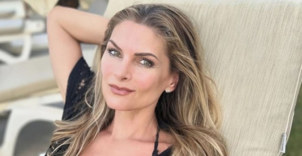 Martina Kaiser auf einer Liege