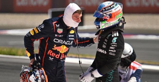Max Verstappen (Red Bull) und Kimi Antonelli (Mercedes) nach ihrem Unfall auf dem Red-Bull-Ring in Spielberg