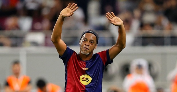 Weltfußballer Ronaldinho spielt in Schwechat – mit Sneijder und Bundesliga-Legenden.