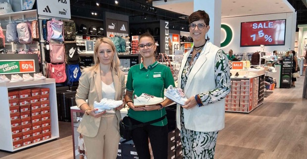 Drei lächelnde Frauen