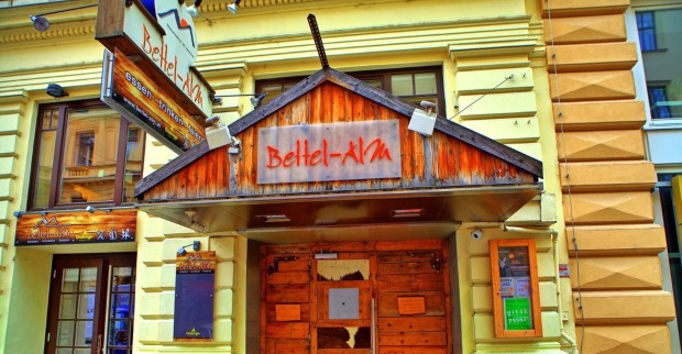 Eingang des Lokals "Bettel-Alm" in Wien