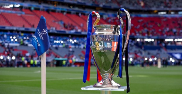 Champions League Pokal in der Münchner Allianz Arena anlässlich des Finales 2025 zwischen Paris Saint Germain und Inter Mailand
