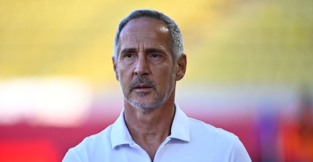 Trainer Adi Hütter bestätigte, dass die Reise um einen Tag verschoben wird.