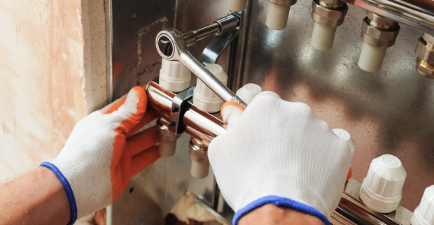 Installateur bei Bönisch | Credit: iStock.com/yunava1