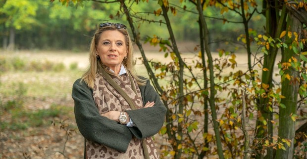 Christa Kummer im Wald