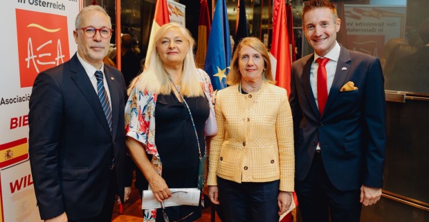 Vertreter des spanischen Vereins in Wien mit dem neuen Ehrenpräsidenten im Hotel Le Méridien