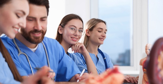 Pflegekräfte in der Ausbildung | Credit: stock.adobe.com