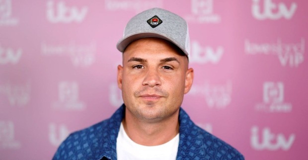 Pietro Lombardi  mit ernstem Gesichtsausdruck