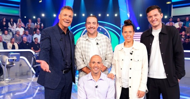 Im Bild: Armin Assinger, Valentin Bontus, Thomas Frühwirth, Nicole Billa, Michael Gregoritsch, am Set der Millionenshow in Köln (Deutschland)