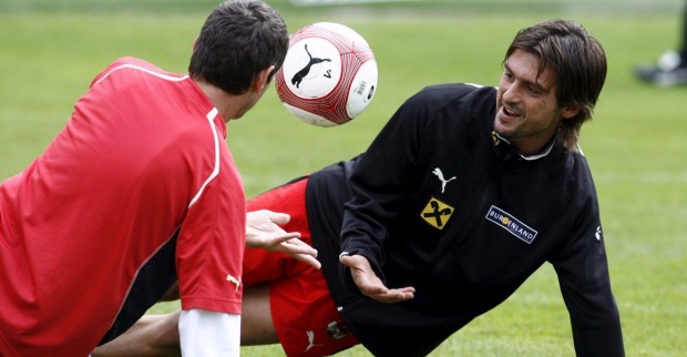 Heute spielt er wieder in Salzburg und will jungen Kickern helfen.