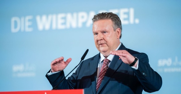 Michael Ludwig, Bürgermeister von Wien, spricht bei einer Pressekonferenz über geplante Reformen und Kürzungen der Mindestsicherung.