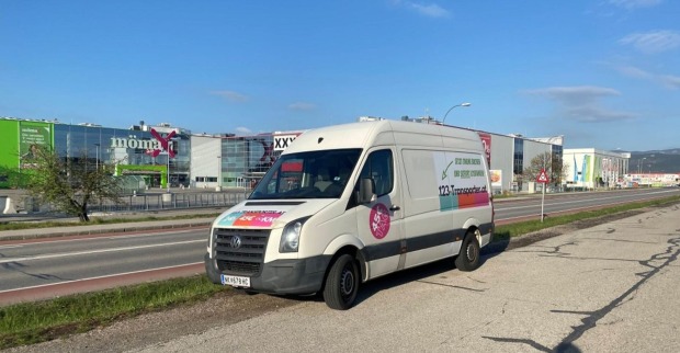 Aufnahme eiens Lieferwagens der im Betrugsverdacht stehenden Firma 123-Transporter