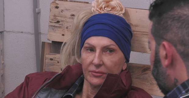 Désirée Nick mit blauem Stirnband
