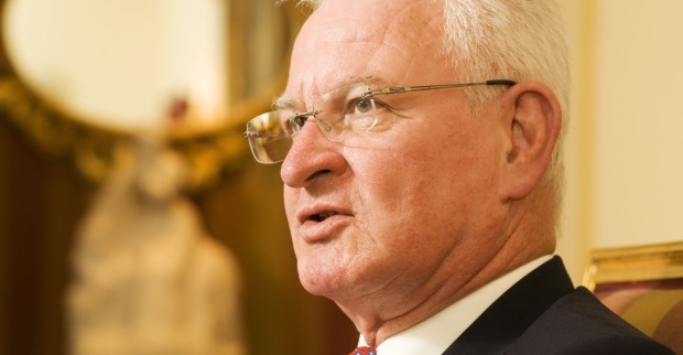 Helmut Sohmen, österreichischer Reeder und Milliardär, während eines Gesprächs in Hongkong; er war ein bedeutender Brückenbauer zwischen Österreich und Asien.