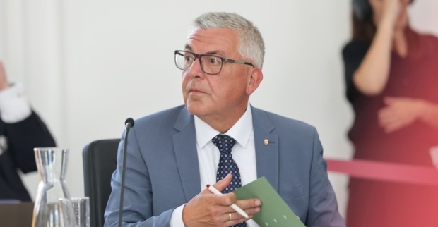 Der 60-Jährige wird aktuell auf der Intensivstation behandelt.