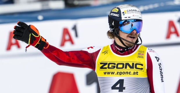 Manuel Feller im Zielhang bei der Ski-WM 2025 in Saalbach-Hinterglemm