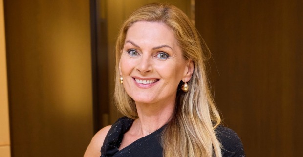 Martina Kaiser lächelt