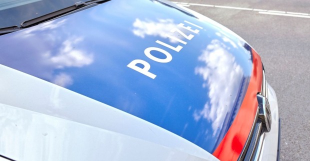 Motorhaube eines Polizeiwagens in der österreichischen Bundeshauptstadt Wien im Jahre 2016