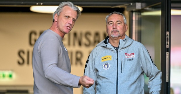 Peter Pacult und Markus Schopp während eines Bundesliga-Matches von Austria Klagenfurt