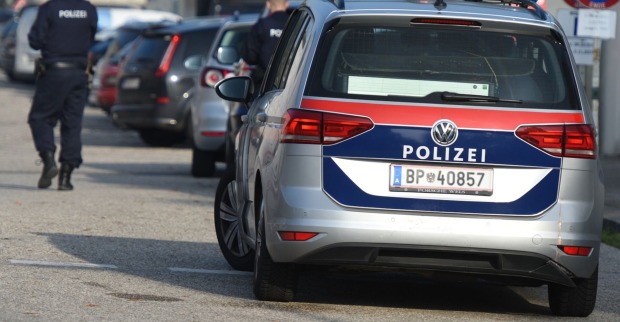 Ein gestohlenes Parfum führte die Polizei in Kittsee zu zwei Tätern.