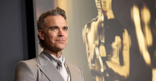 Robbie Williams im Anzug