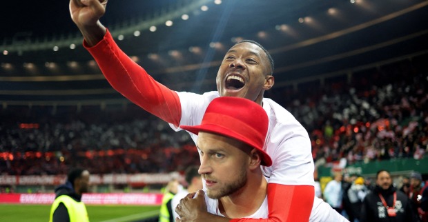 Arnautović und Alaba zeigen sich überwältigt von Emotionen und Erleichterung.