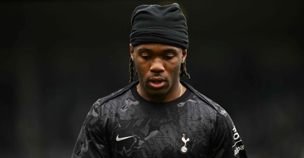 Tottenham-Profi Destiny Udogie wurde von einem Spielerberater mit einer Waffe bedroht.