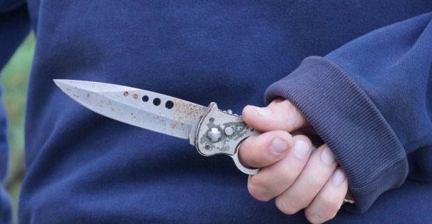 Mann mit Messer