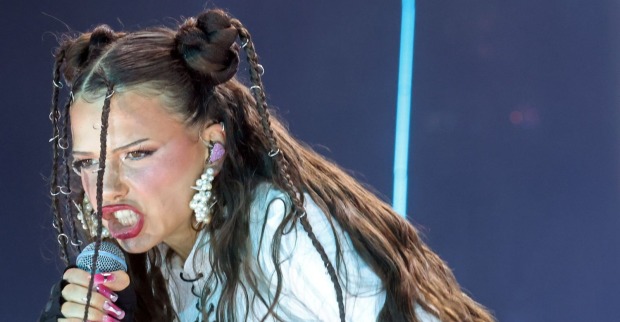 Nina Chuba auf der Bühne