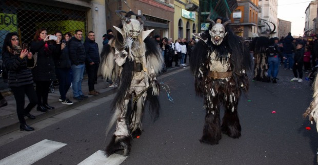 Ein zwölfjähriger Bub hatte einen Böller in Richtung der Krampusdarsteller geworfen.