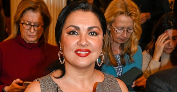 Anna Netrebko/ Anna Netrebko glänzt auf der Paris Fashion Week