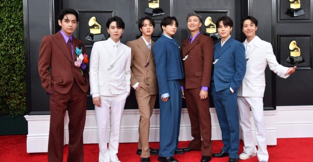 Die Mitglieder von BTS auf dem roten Teppich