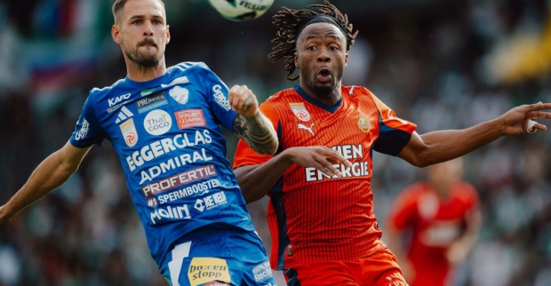 Lukas Spendlhofer (Hartberg) und Claudy Mbuyi Kabamba (Rapid) am 31.8.2025