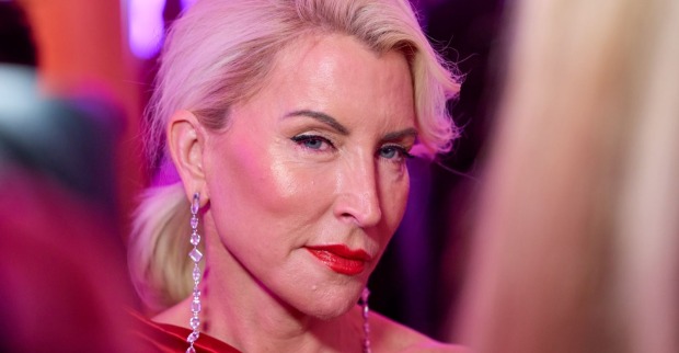 Heather Mills mit rotem Lippenstift