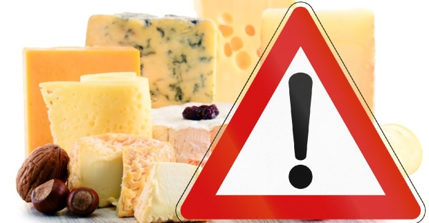 Verschiedene Käsesorten mit eingeblendetem Warnschild – Rückruf in Österreich wegen möglicher Listerien im „Mauri Taleggio Bontaleggio DOP 200g“.