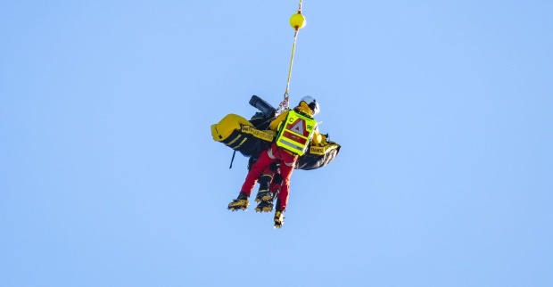 Der französische Skirennläufer Ken Caillot bei seinem schweren Sturz vor der Mausefalle in Kitzbühel.