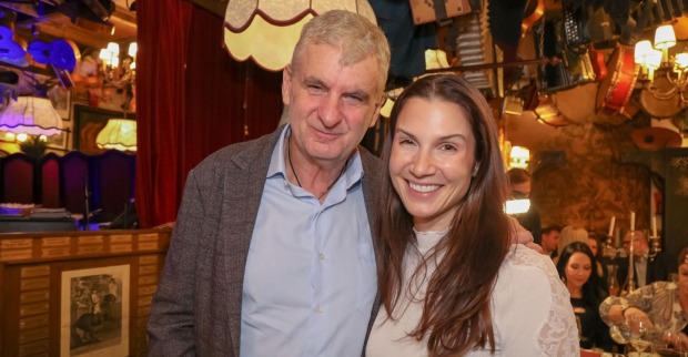 Artur Worseg und Gattin Kristina Worseg lächeln
