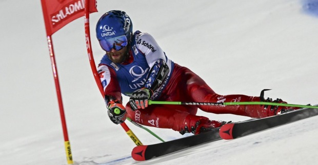 ÖSV-Skirennläufer Marco Schwarz in voller Fahrt beim Nacht-Riesentorlauf in Schladming