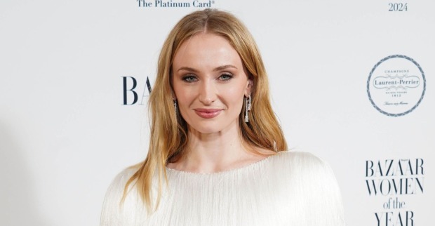 Sophie Turner mit blonden Haaren