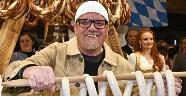 DJ Ötzi bei der Stanglwirt Weißwustparty / 2.800 Gäste waren da, 8.000 Weißwürste  wurden verspeist