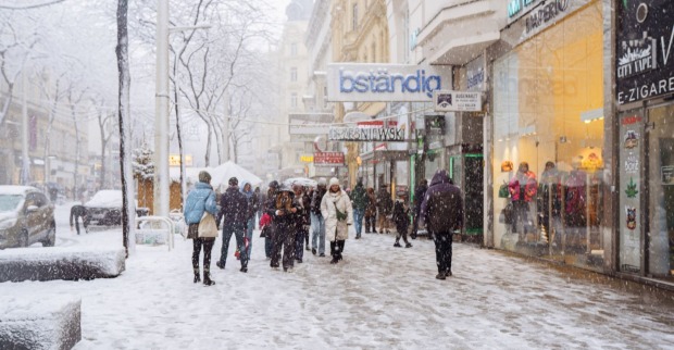 Starker Schneefall auf der Wiener Mariahilfer Straße