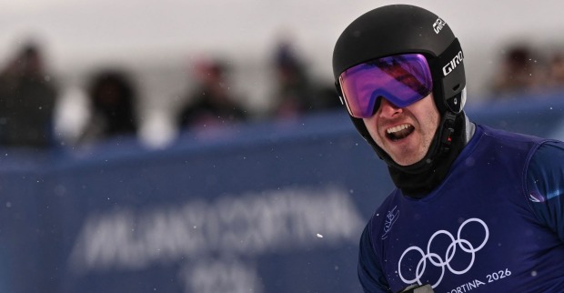 Alessandro Hämmerle jubelt im Zielraum über sein zweites Olympia-Gold im Snowboardcross