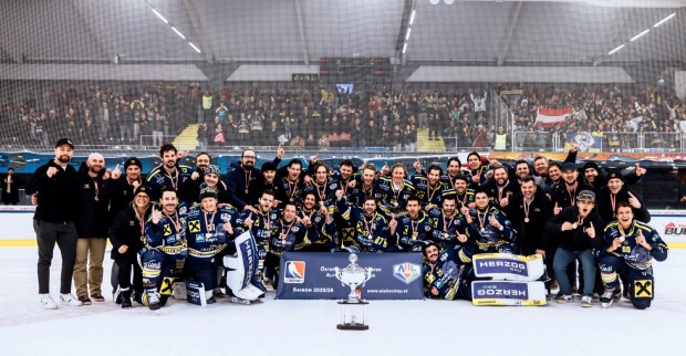 Zeller Eisbären nach dem Titelgewinn, Februar 2026
