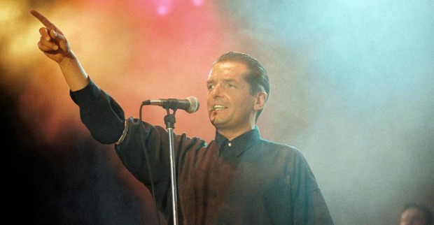 Zum 69. Geburtstag wird ein neues Falco Denkmal am Unfallort in der Dominikanischen Republik enthüllt.