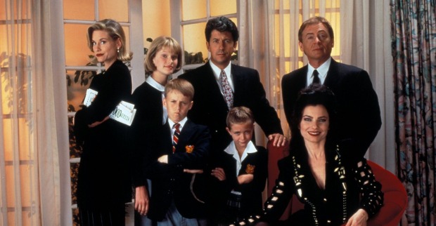Fran Drescher in der Serie "Die Nanny" /Fran Drescher kommt mit Ex-Mann Peter Marc Jacobson zum Opernball.