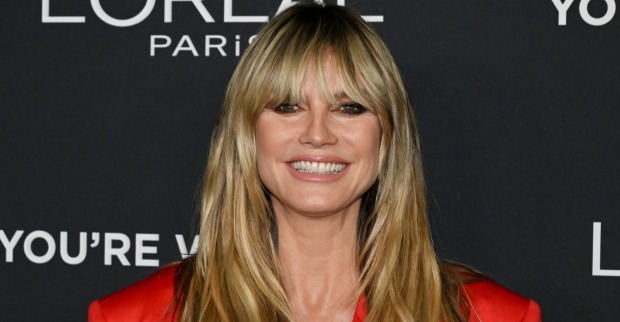 Heidi Klum im roten Oberteil/ Heidi Klum hat schon einen Favoriten in der diesjährigen GNTM-Staffel
