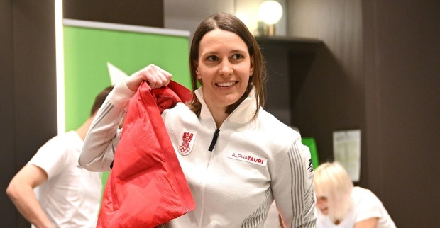 Katrin Ofner während der Olympia-Einkleidung 2026.