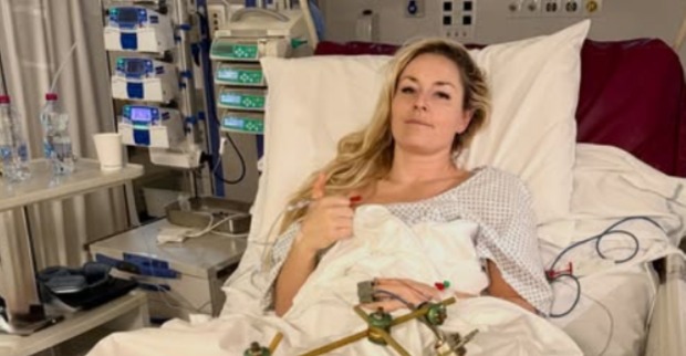 Lindsey Vonn im Krankenhausbett nach schwerem Ski-Unfall bei Olympia in Cortina d’Ampezzo; der US-Skistar wurde mehrfach operiert, ihr Bein konnte durch eine Not-OP gerettet werden.